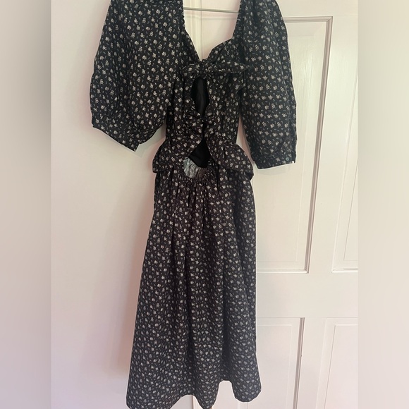 Black Floral Long Sleeve Dress - Picture 8 of 13